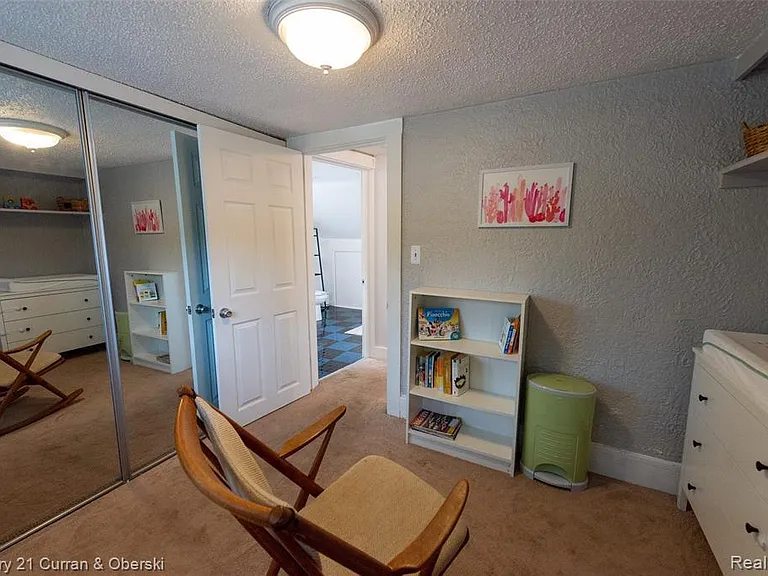 523 E Farnum Ave — Photo 27