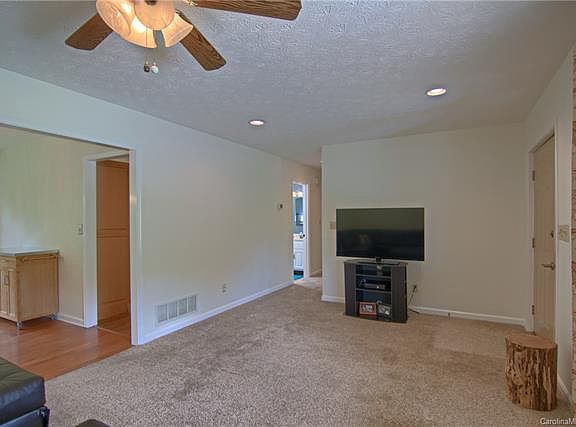 5th image of 4155 Turnpike Rd