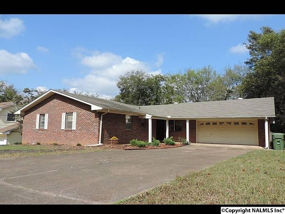 2nd image of 407 Cumberland Dr SE