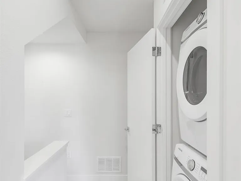 2420 Eliot St — Photo 13