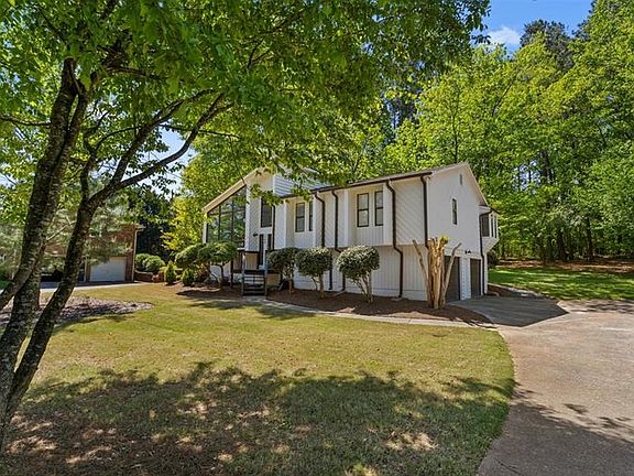 3rd image of 3294 Selma Ct NE