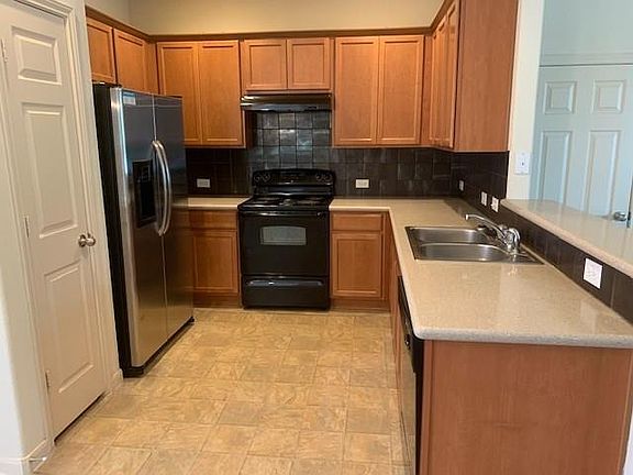 4th image of 928 Alamo Plaza Dr
