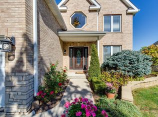 742 Bluejay Cir, Elk Grove Village, IL 60007