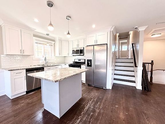 3rd image of 1338 W 108th Pl
