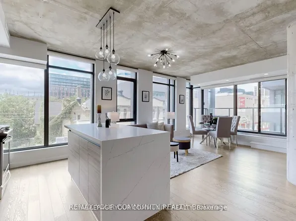 111 Bathurst St #314, Toronto, ON M5V 0M9