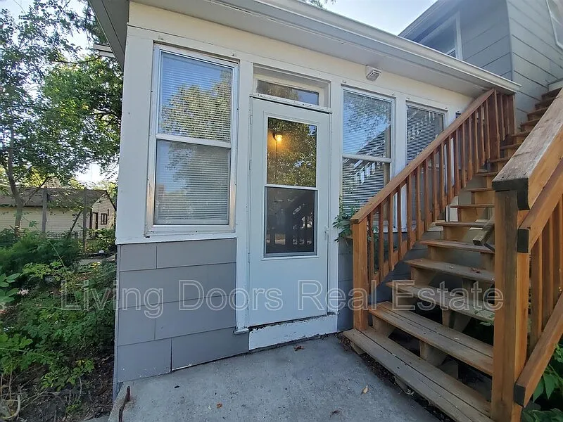 3 bed, 2.0 bath, 1139 sqft, $1,410 — Photo 3