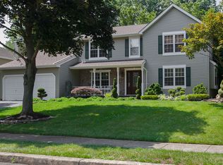 12 Hexham Dr, Somerset, NJ 08873