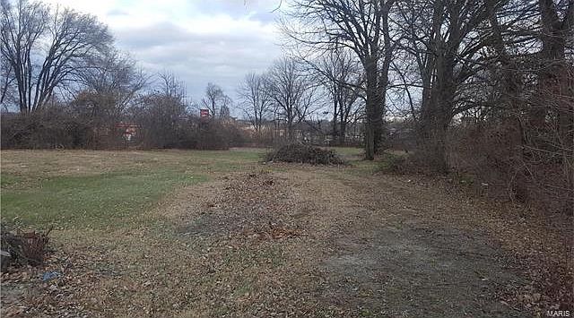 2nd image of 2870 Buckmaster Ln