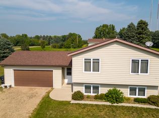 8025 34th St SE, Jamestown, ND 58401
