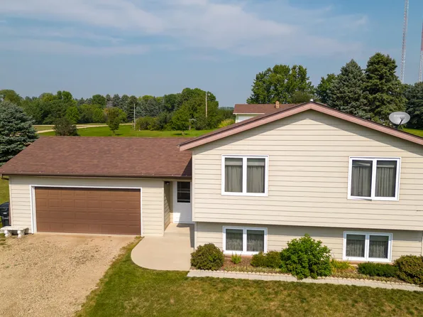 8025 34th St SE, Jamestown, ND 58401