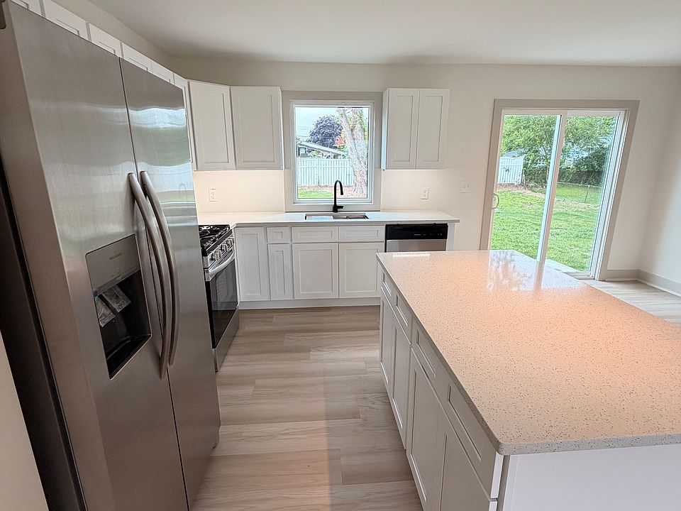 1st image of 806 Green Grove Rd