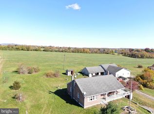 15 Laughlin Ln, Newburg, PA 17240