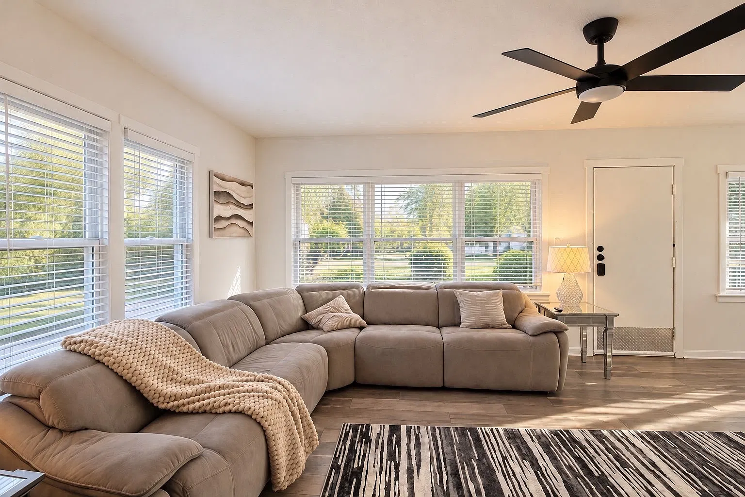 2 bed, 900 sqft, $2,350 — Photo 3