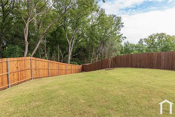 5 bed, 2590 sqft, $3,700 — Photo 4