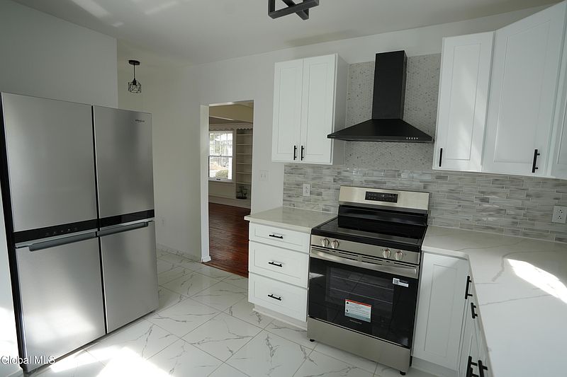 5th image of 467 Locust Avenue