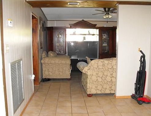 3rd image of 222 Poinsettia Dr