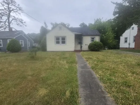 903 Floral Ave, Colonial Heights, VA 23834