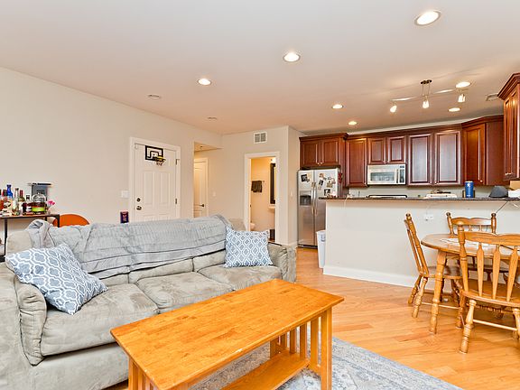 3rd image of 2414 W Moffat St APT 1