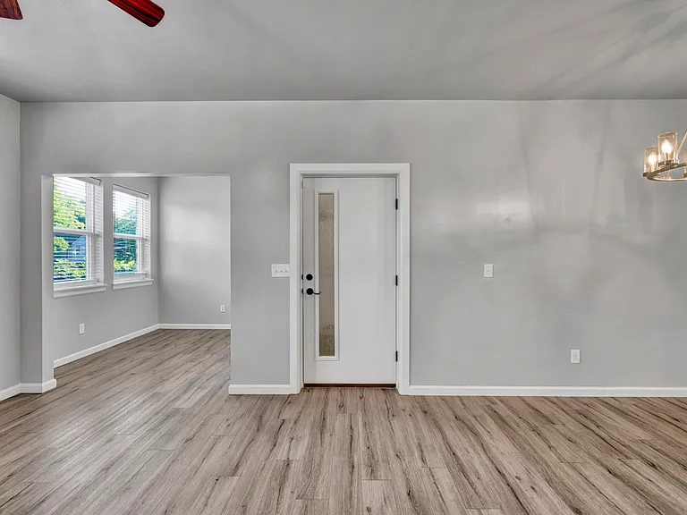 1138 N Blackwelder Ave — Photo 22