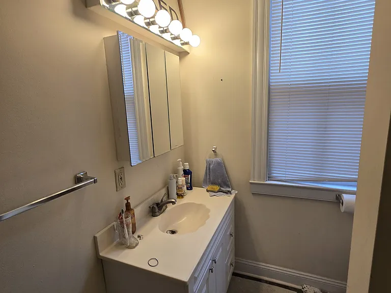 2209 W Main St — Photo 18
