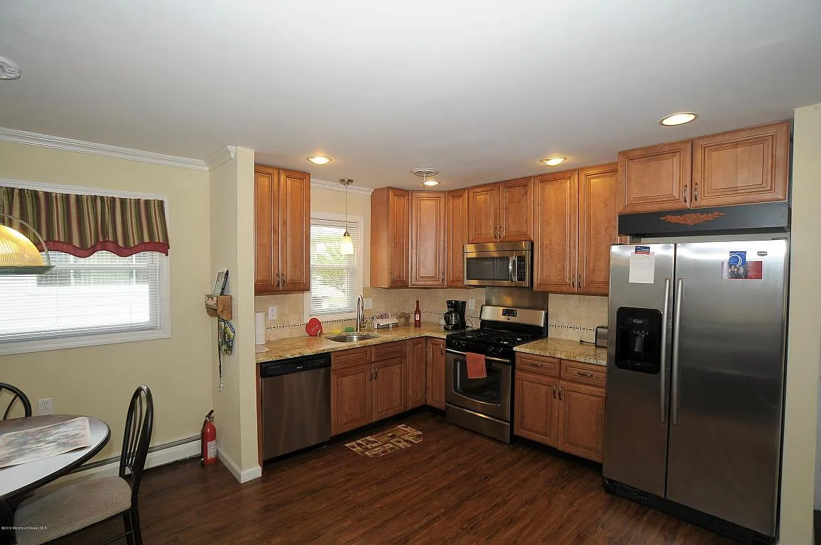 682 Jamaica Blvd photo 1