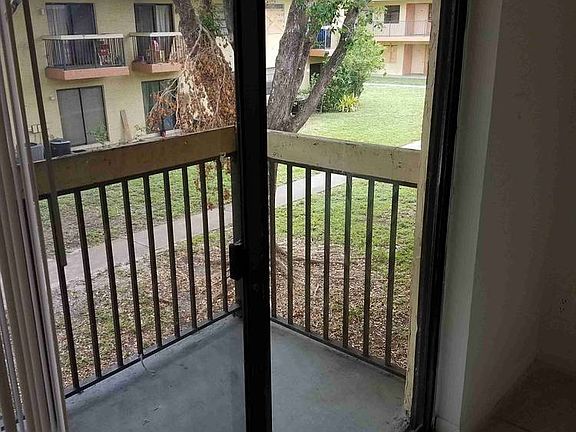 5th image of 4173 Lakeside Dr #4173
