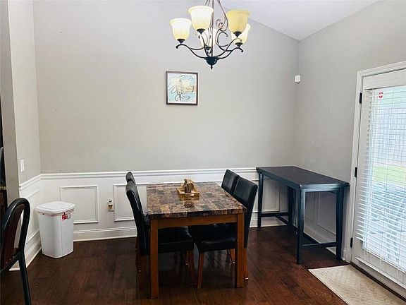 3rd image of 239 Summergate Ln