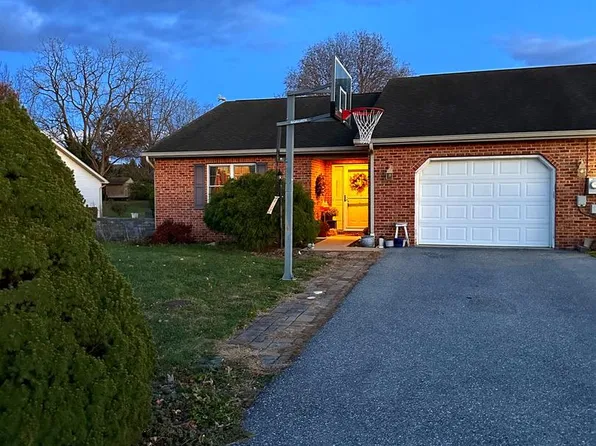 11498 Nicole Dr, Greencastle, PA 17225