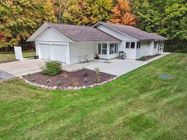 3416 N Sturgeon Rd, Midland, MI 48642