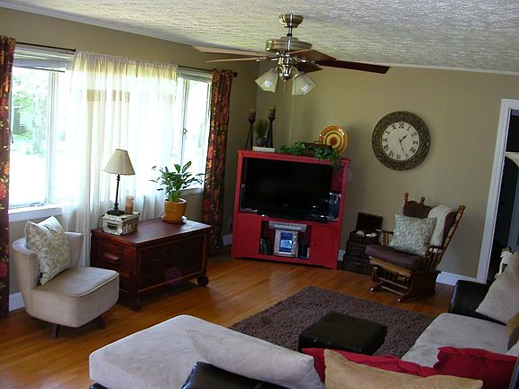2nd image of 1909 Woodrow Dr