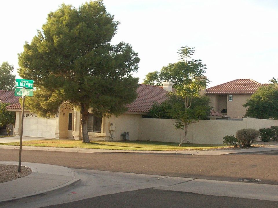 Large but private corner lot