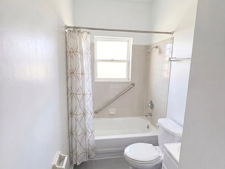1263 Empire Ave — Photo 4