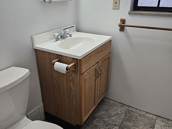 5th image of 609 Tingley Ave #609