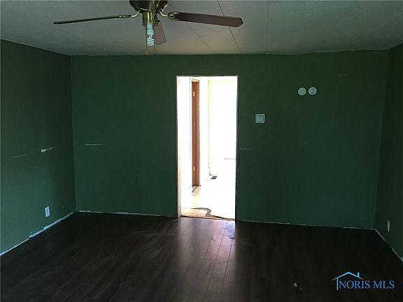 4th image of 225 N Eastom St