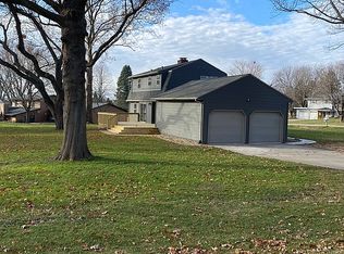 2237 Country Ln, Waterloo, IA 50701