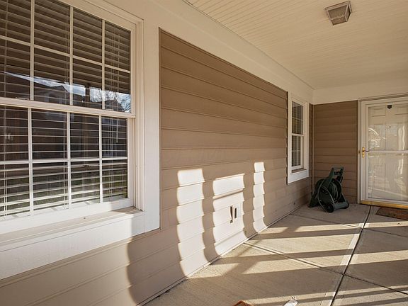 3rd image of 6601 Henschen Cir