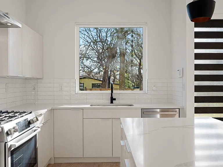 910 Nalide St #B — Photo 11