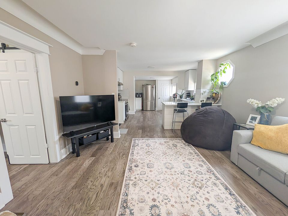 1st image of 32 Garnet St #1
