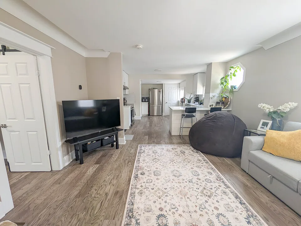 32 Garnet St #1