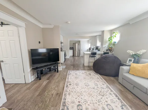 32 Garnet St #1, Saint Catharines, ON L2M 5E8