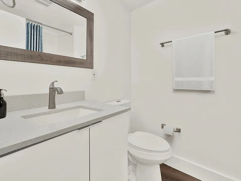 Harbor West Apartments — Photo 5