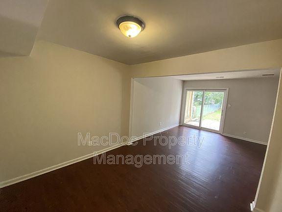4th image of 505 Olde Greenwich Cir