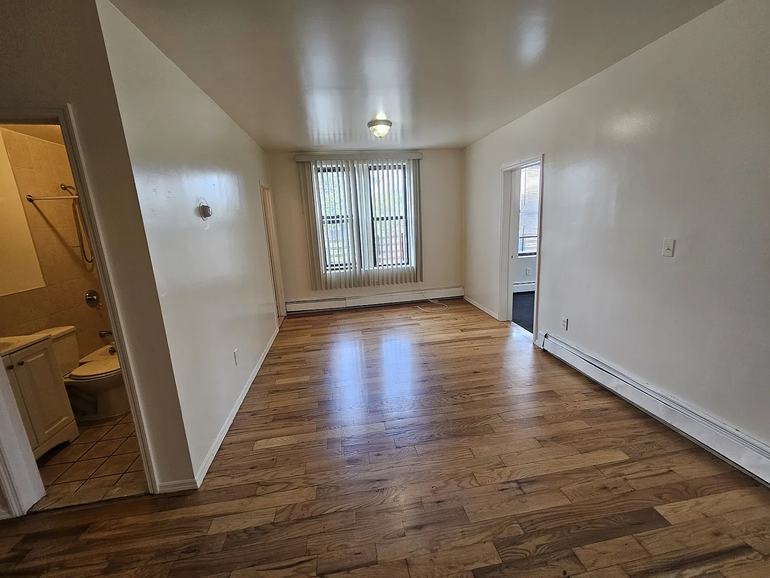 3 bed, 1.5 bath, 1000 sqft, $3,695 — Photo 2