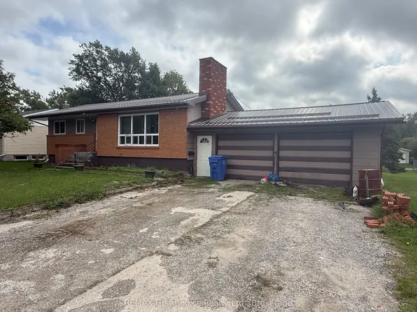 210 Saint Charles St, Dryden, ON P8N 1M1