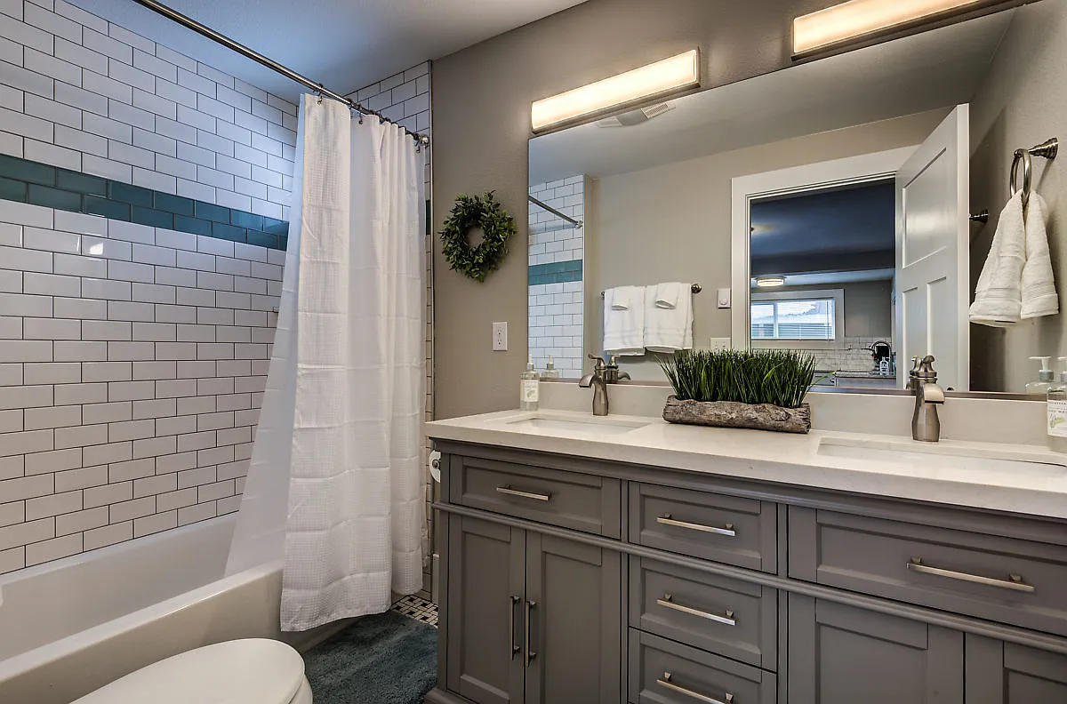 2 bed, 1080 sqft, $1,750 — Photo 2