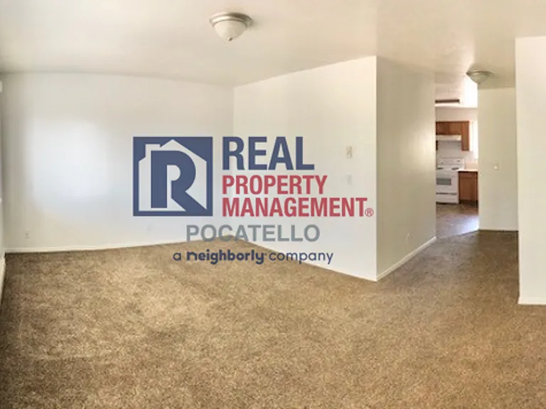 1120 E Poplar St — Photo 6