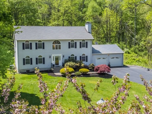4 Peragino Rd, Hampton Twp., NJ 07860