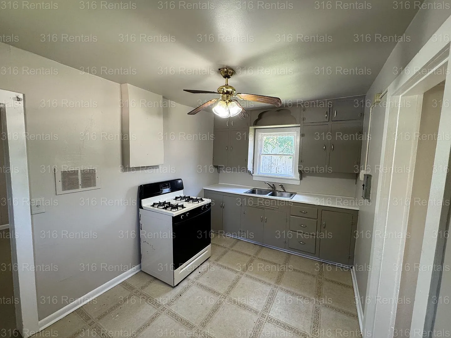 $499 - 1 bed 1 bath - Single Family Home — Photo 2