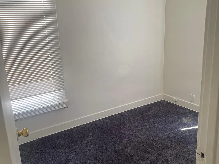 1348 W 40th Pl — Photo 5