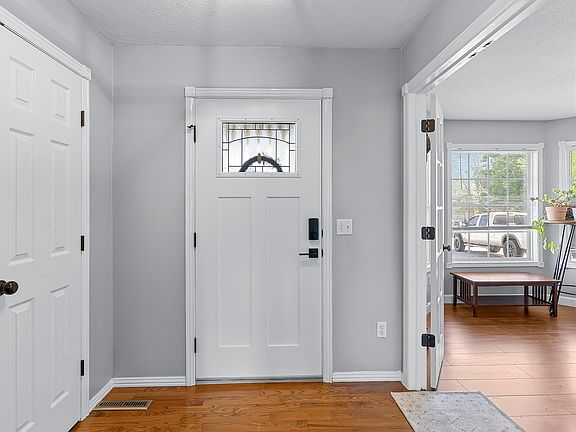 5th image of 1104 W Tyson Court